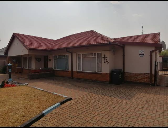 3 BEDROOM FREESTANDING FOR SALE IN STILFONTEIN EXT 4